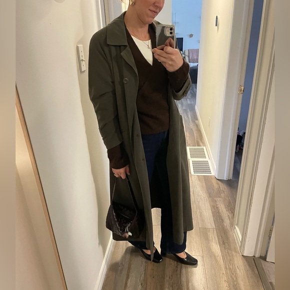 Vintage Olive Trench Coat - super flattering! From Hudson’s Bay - Picture 11 of 14